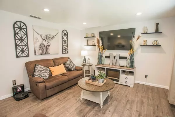 8635 Hummingbird WAY Elk Grove, CA 95624