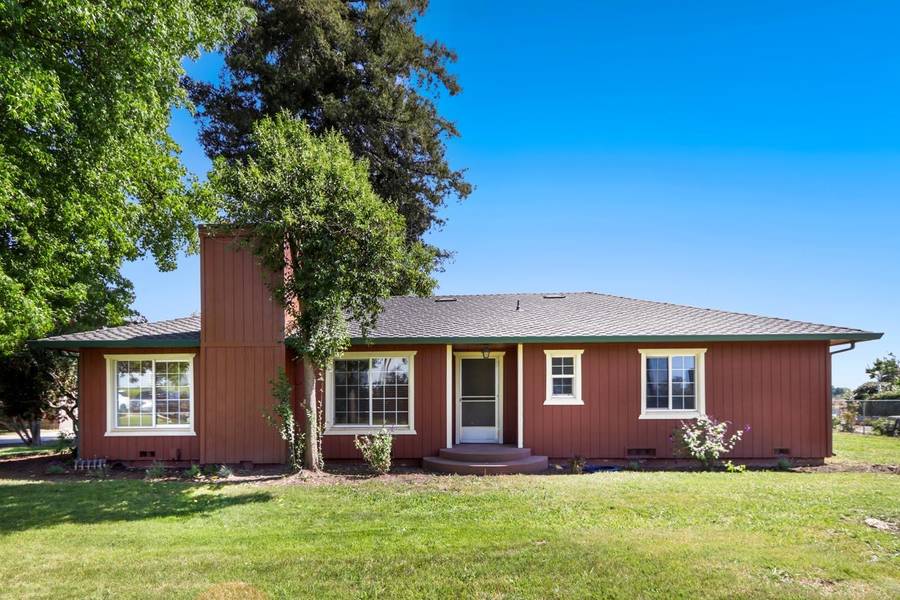 2948 E Woodbridge RD, Acampo, CA 95220