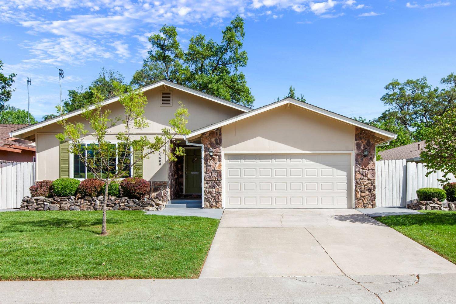 Sacramento, CA 95841,5609 White Fir WAY