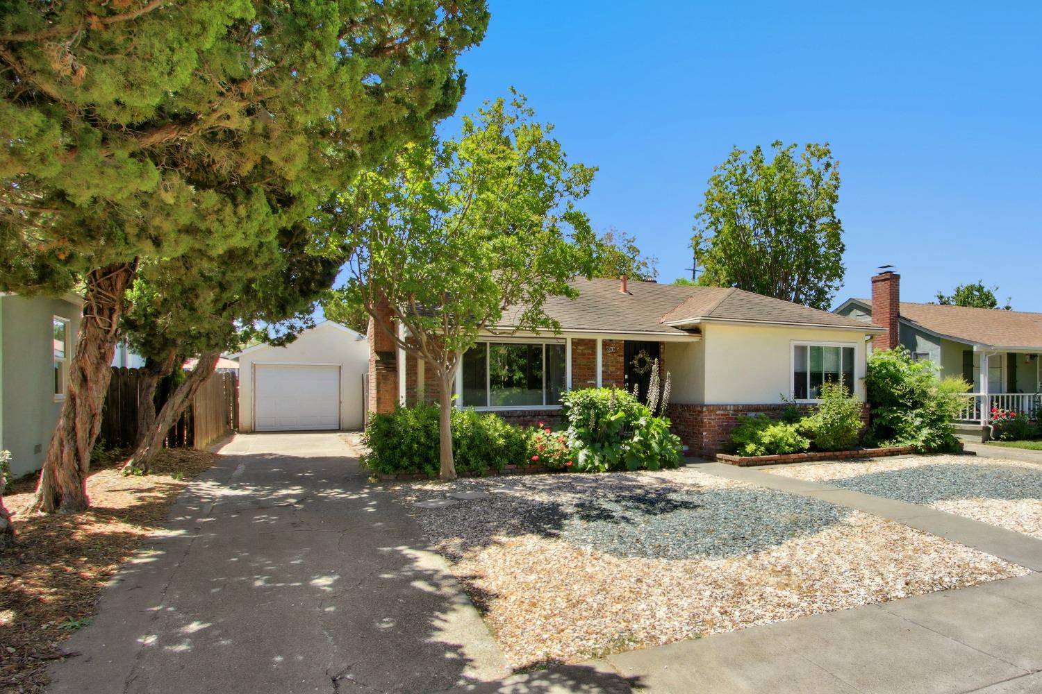 6016 12th AVE, Sacramento, CA 95820