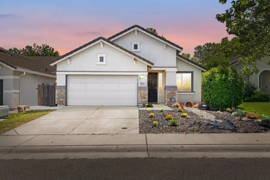 8332 White Spruce Dr, Antelope, CA 95843