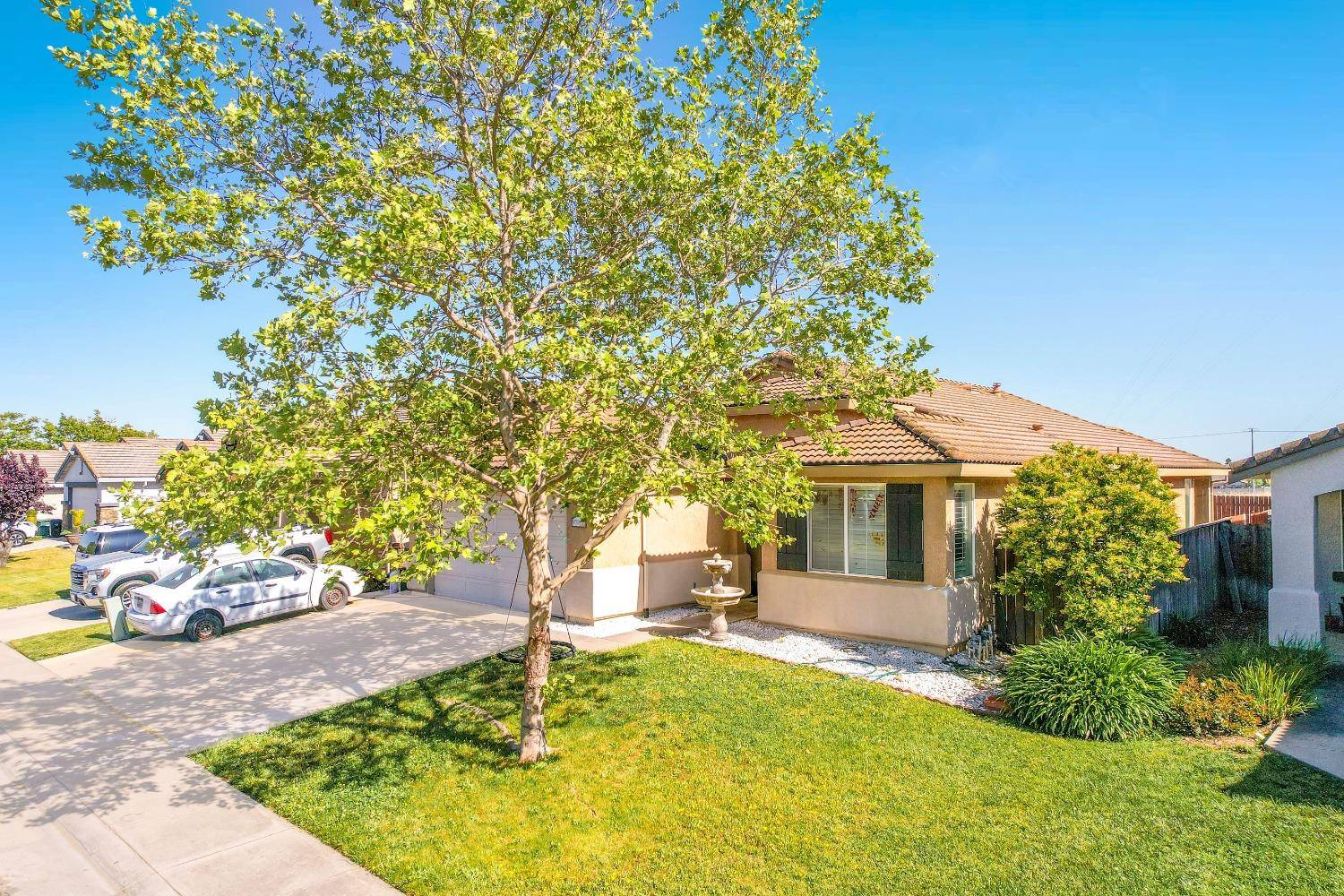 Sacramento, CA 95829,9382 Fox River WAY
