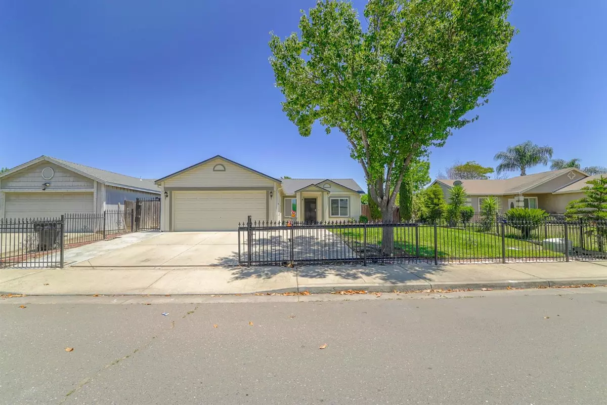 Livingston, CA 95334,1447 Chardonnay WAY