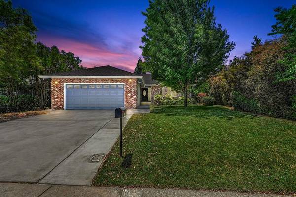 2106 Mclaren DR, Roseville, CA 95661