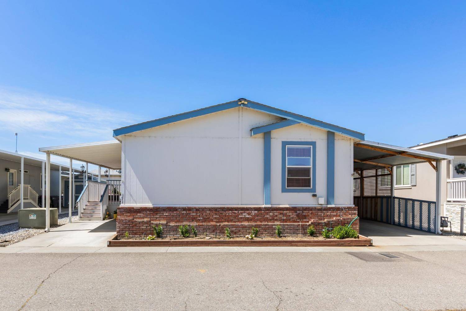 Dunnigan, CA 95937,5130 County Road 99W #171