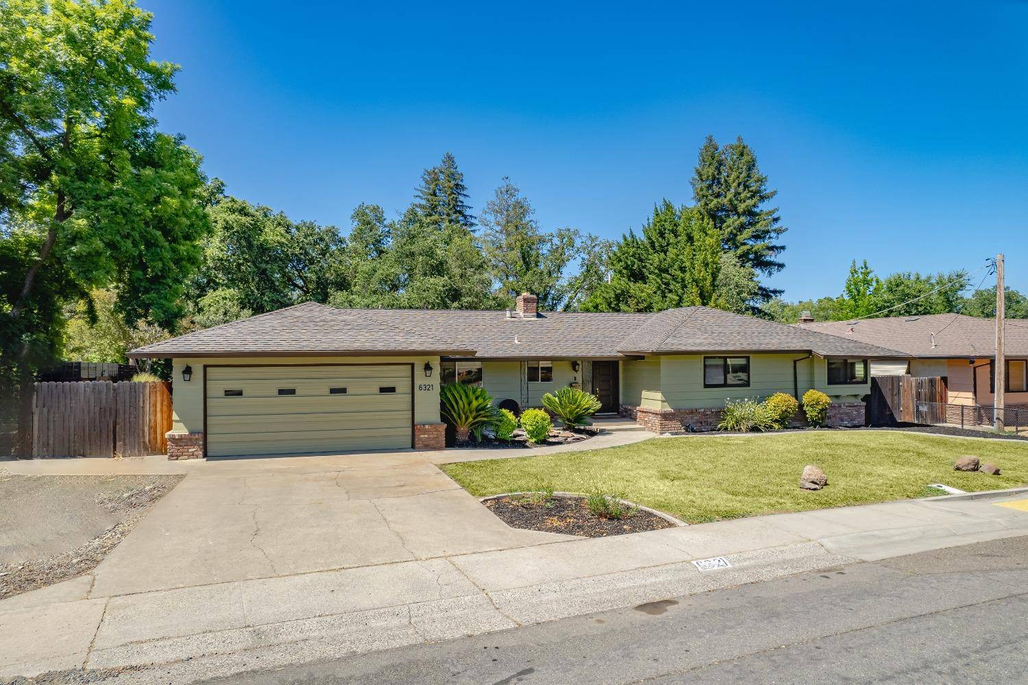 Carmichael, CA 95608,6321 Moraga DR