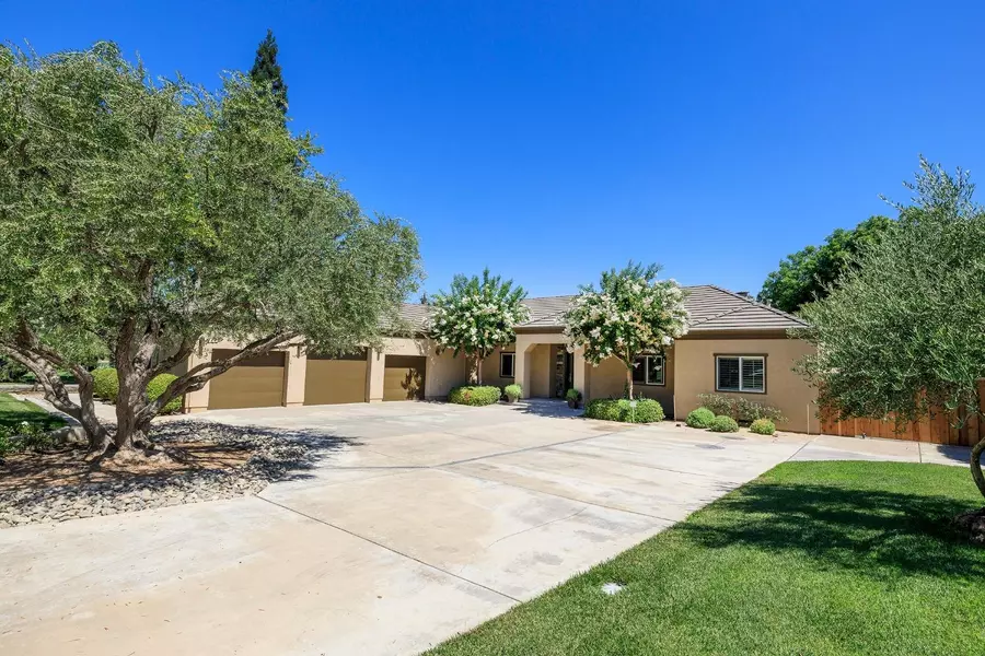 2161 Park Ridge Drive, Riverbank, CA 95367