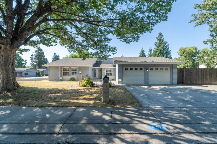 417 Englewood LN, Modesto, CA 95356