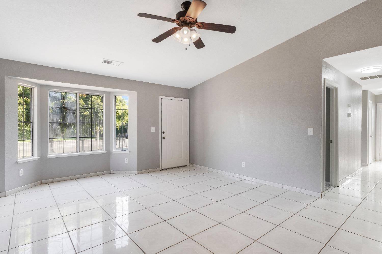Livingston, CA 95334,721 F ST