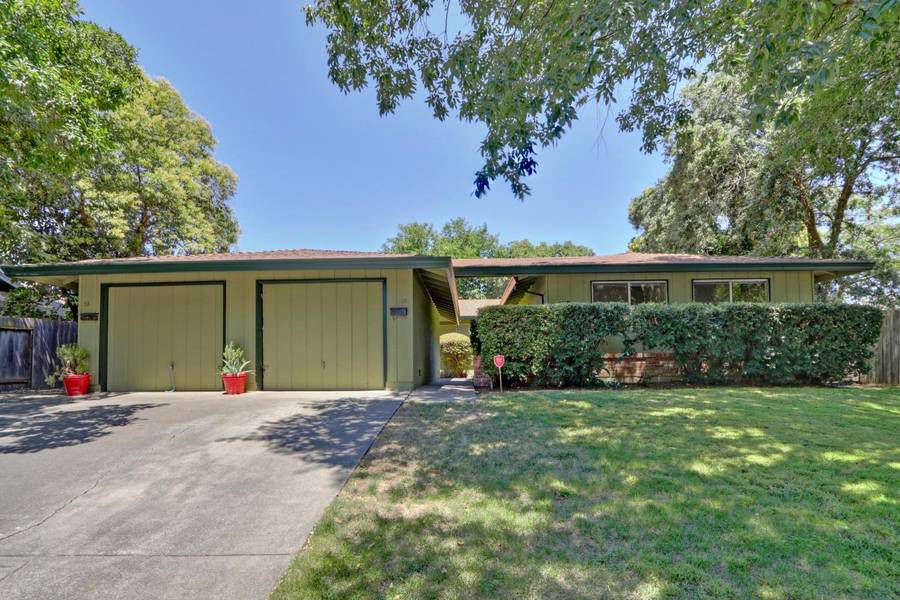 35 Simmons WAY, Davis, CA 95616