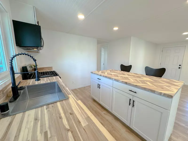 5813 Eureka #102, Sacramento, CA 95842