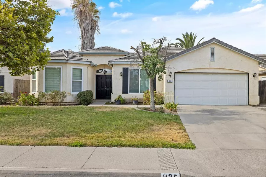 2041 W Orange ST, Hanford, CA 93230