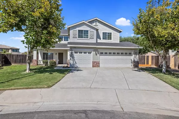 3245 N Oberlin CIR, Hanford, CA 93230