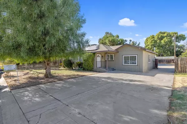 700 W Paradise AVE, Visalia, CA 93277