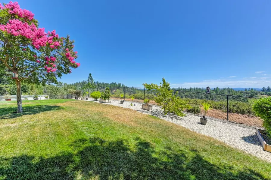 381 Cheryl LN, Applegate, CA 95703