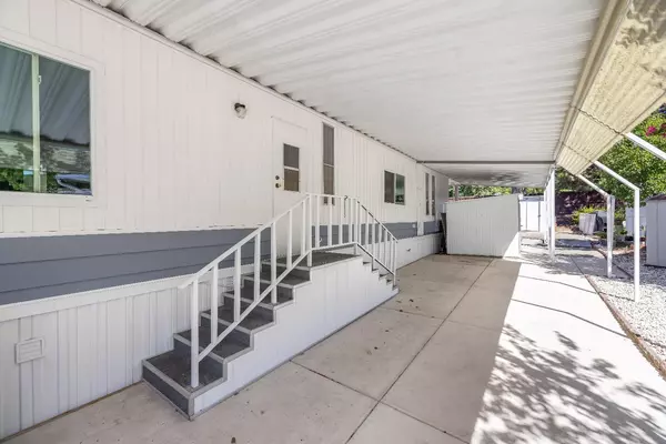 Folsom, CA 95630,318 Bluebird LN