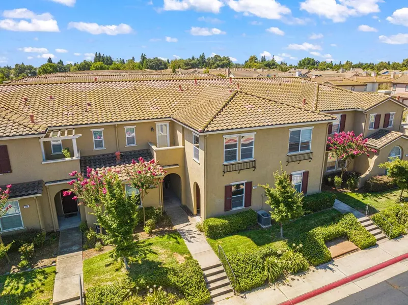 8402 Crystal Walk CIR, Elk Grove, CA 95758