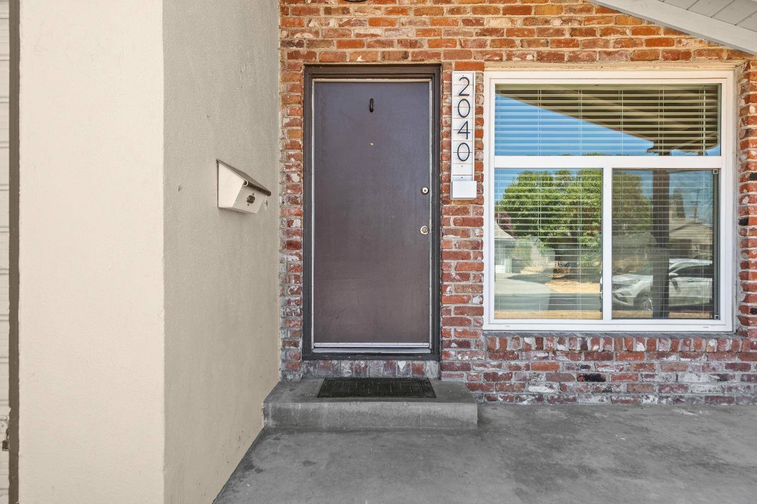 Sacramento, CA 95825,2040 Bowling Green DR