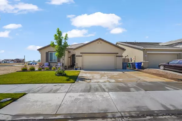 1697 Dolomite DR, Los Banos, CA 93635