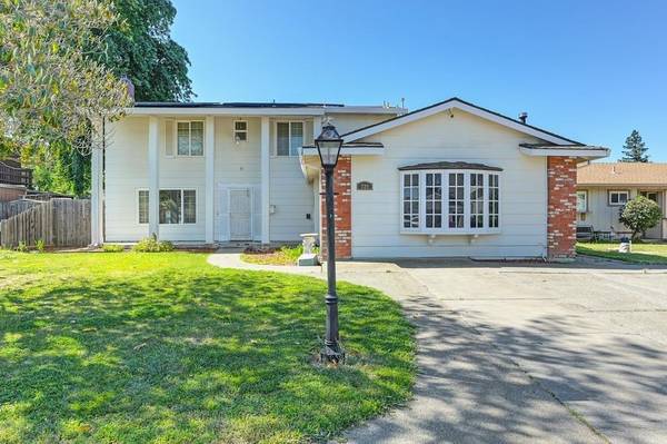 729 W Cross ST, Woodland, CA 95695