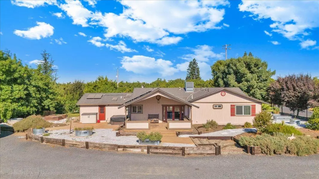 10700 Rawles RD, Oakdale, CA 95361