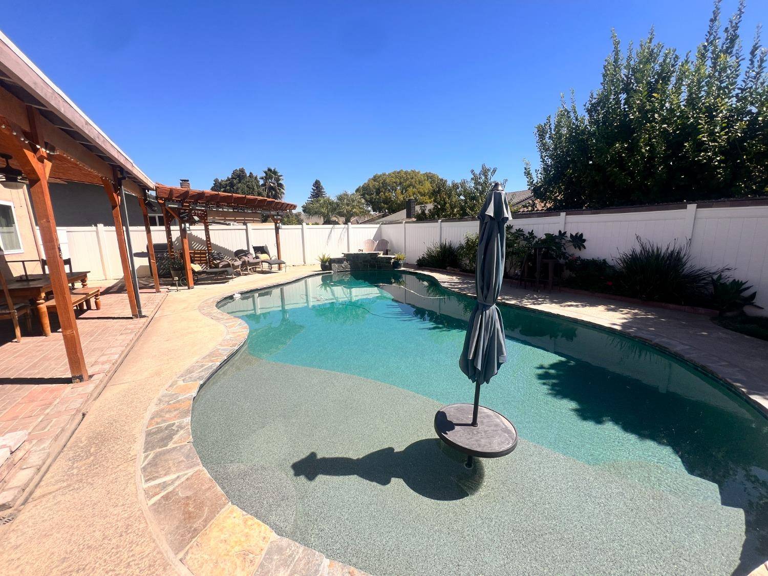 Escalon, CA 95320,549 1st ST