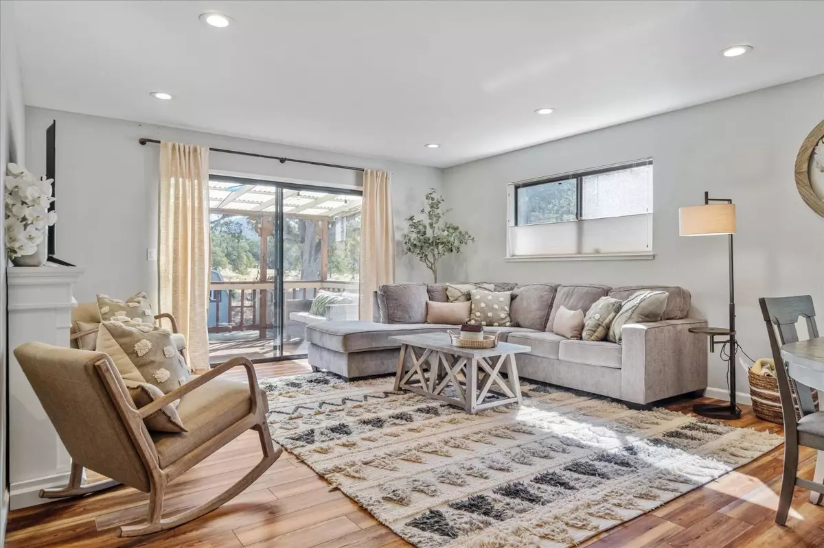 Murphys, CA 95247,744 Stella