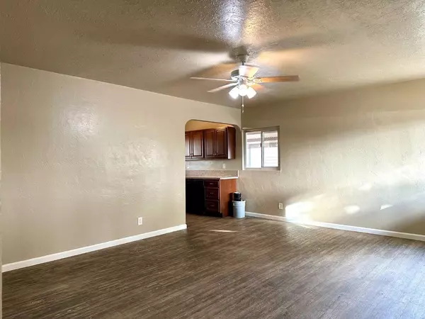 Reedley, CA 93654,922 E ST