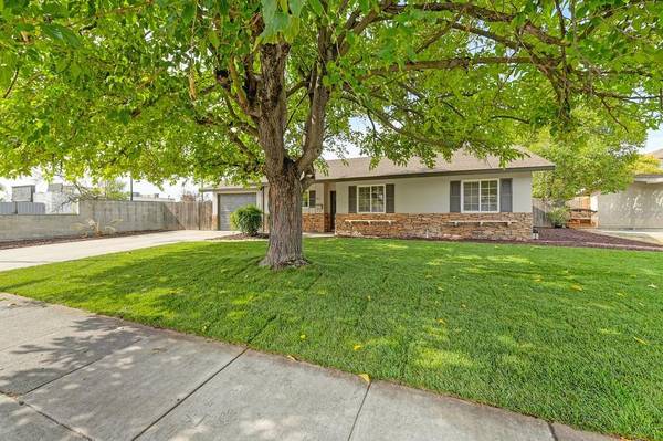 6911 Thomas DR, North Highlands, CA 95660