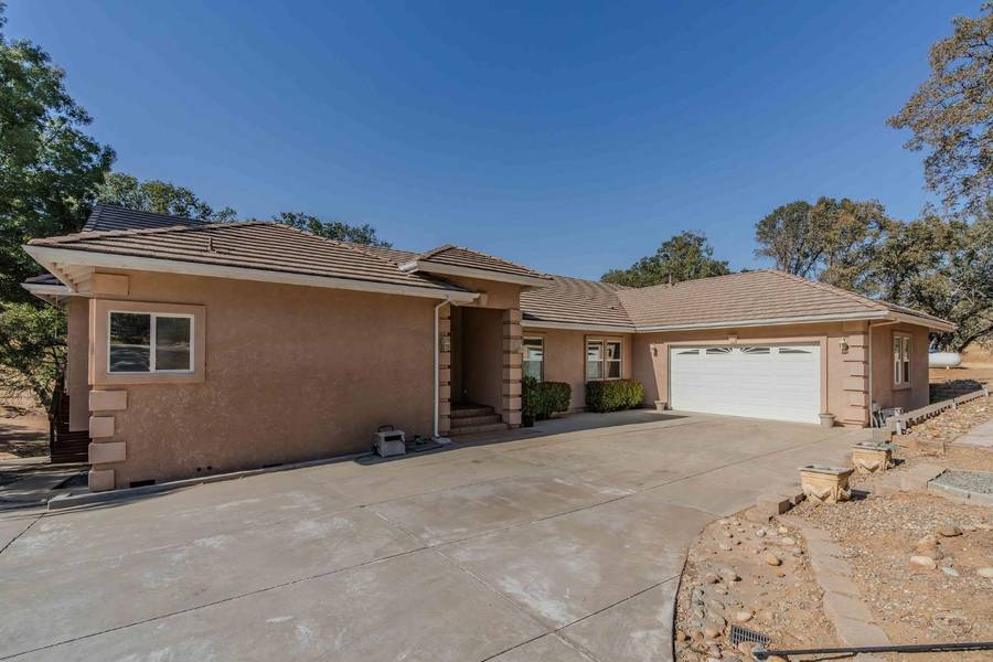 5736 Bergsma LN, Valley Springs, CA 95252