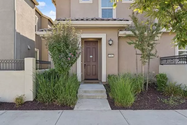 2202 Village Green DR, Roseville, CA 95747