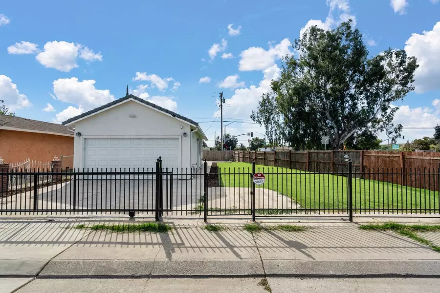 2104 Turnpike RD, Stockton, CA 95206