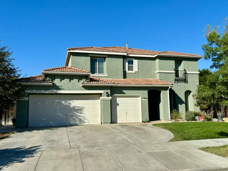 903 Azalea CT, Los Banos, CA 93635