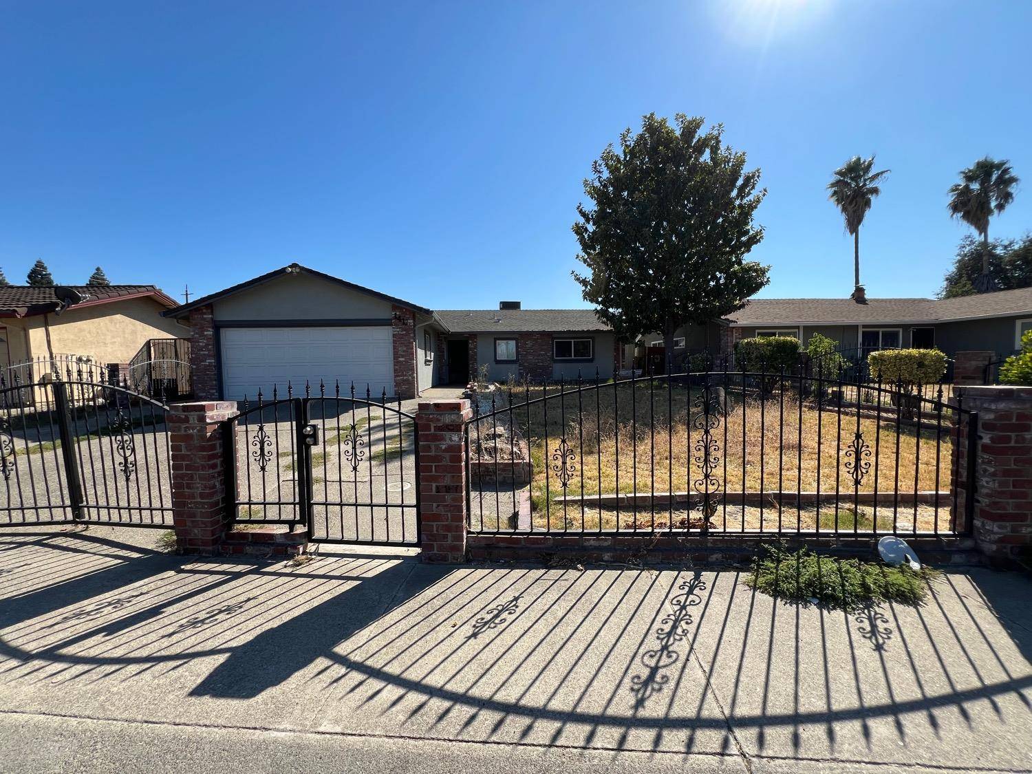 Stockton, CA 95210,1412 Castle Oaks DR