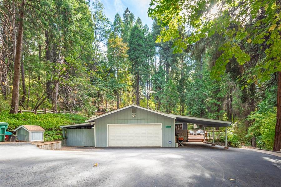 6488 Misery Ln, Pollock Pines, CA 95726