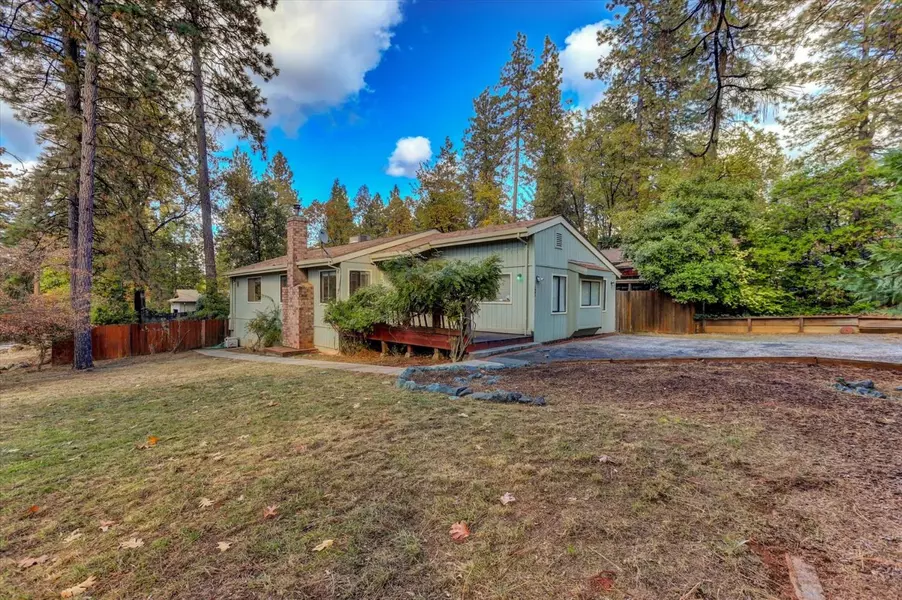 11882 Upper Circle DR, Grass Valley, CA 95949