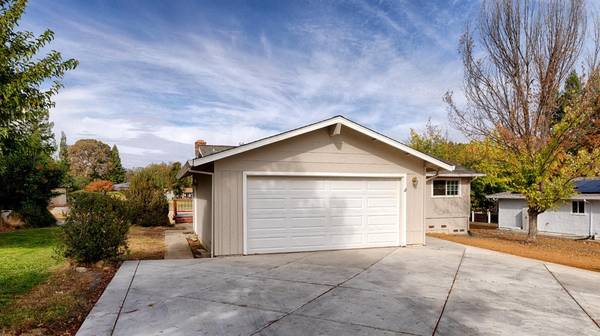 24368 Oro Valley RD, Auburn, CA 95602