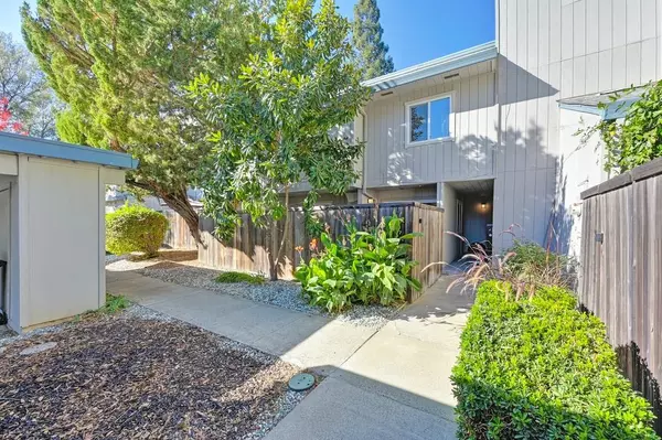 5270 Lake Knoll LN, Fair Oaks, CA 95628