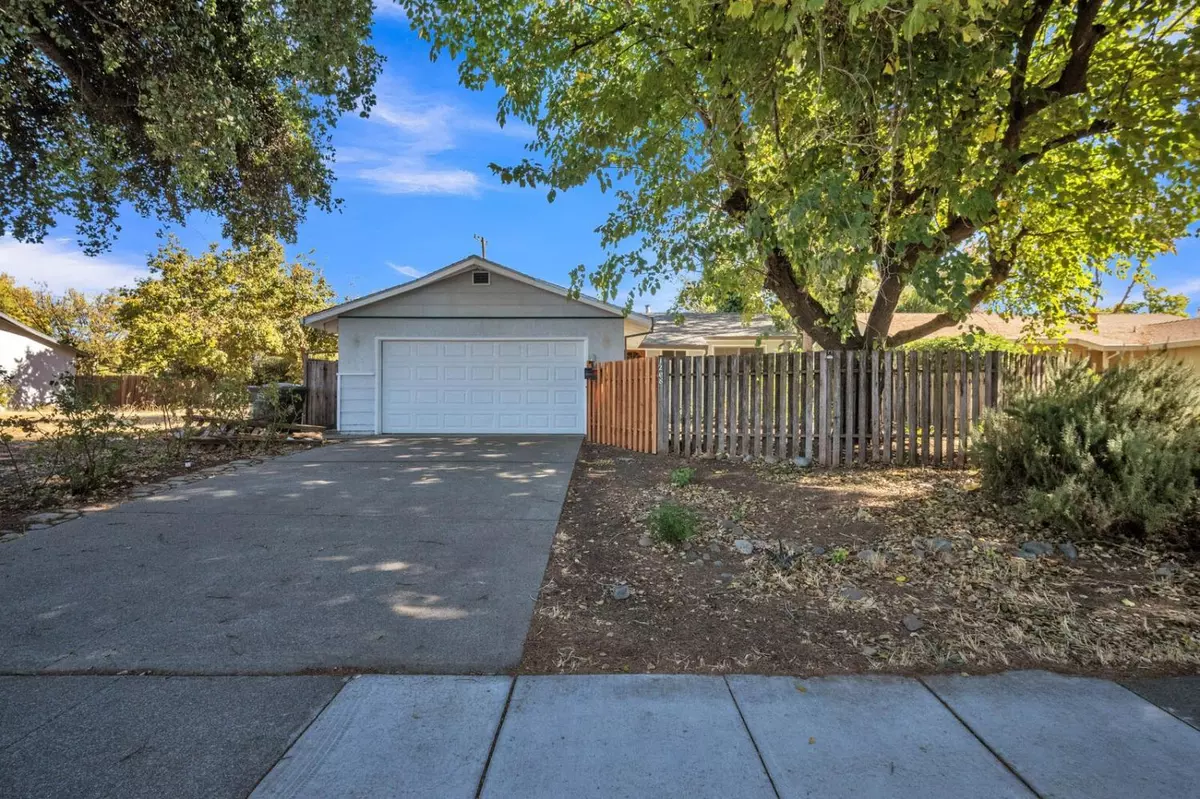 Davis, CA 95616,1208 L