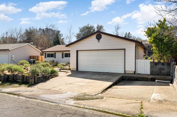 857 Matson DR, Auburn, CA 95603