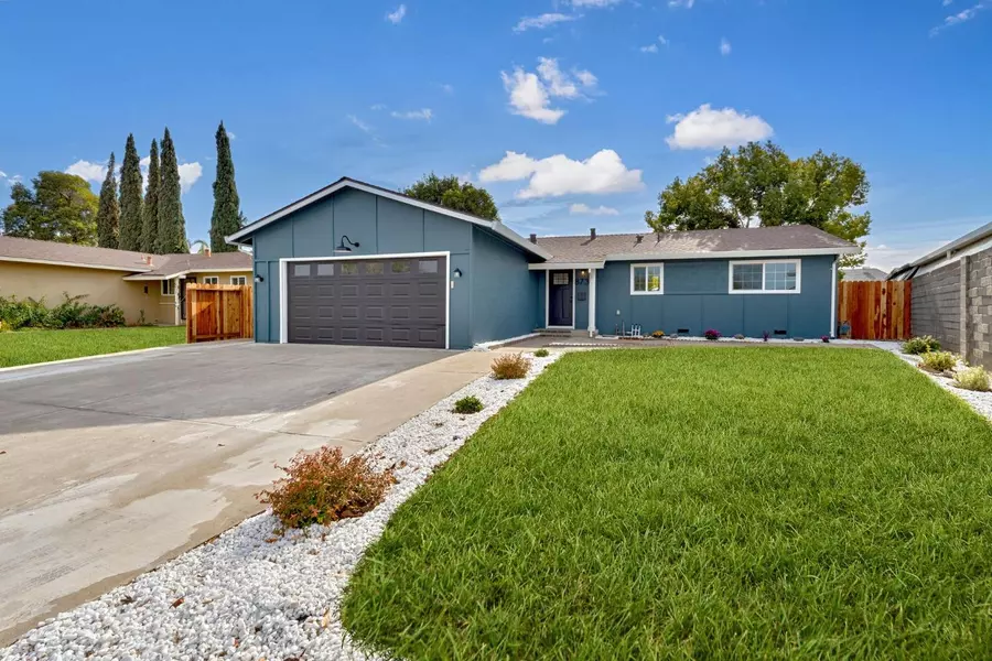 8734 Crucero DR, Elk Grove, CA 95624