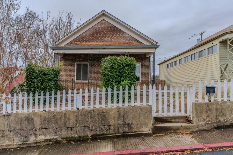 35 Summit ST, Jackson, CA 95642