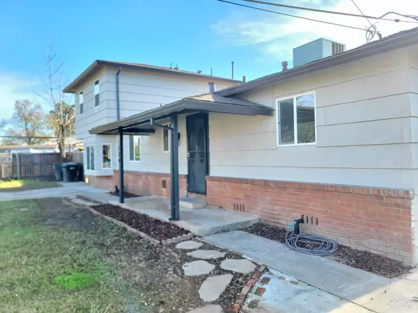 Rio Linda, CA 95673,734 N ST