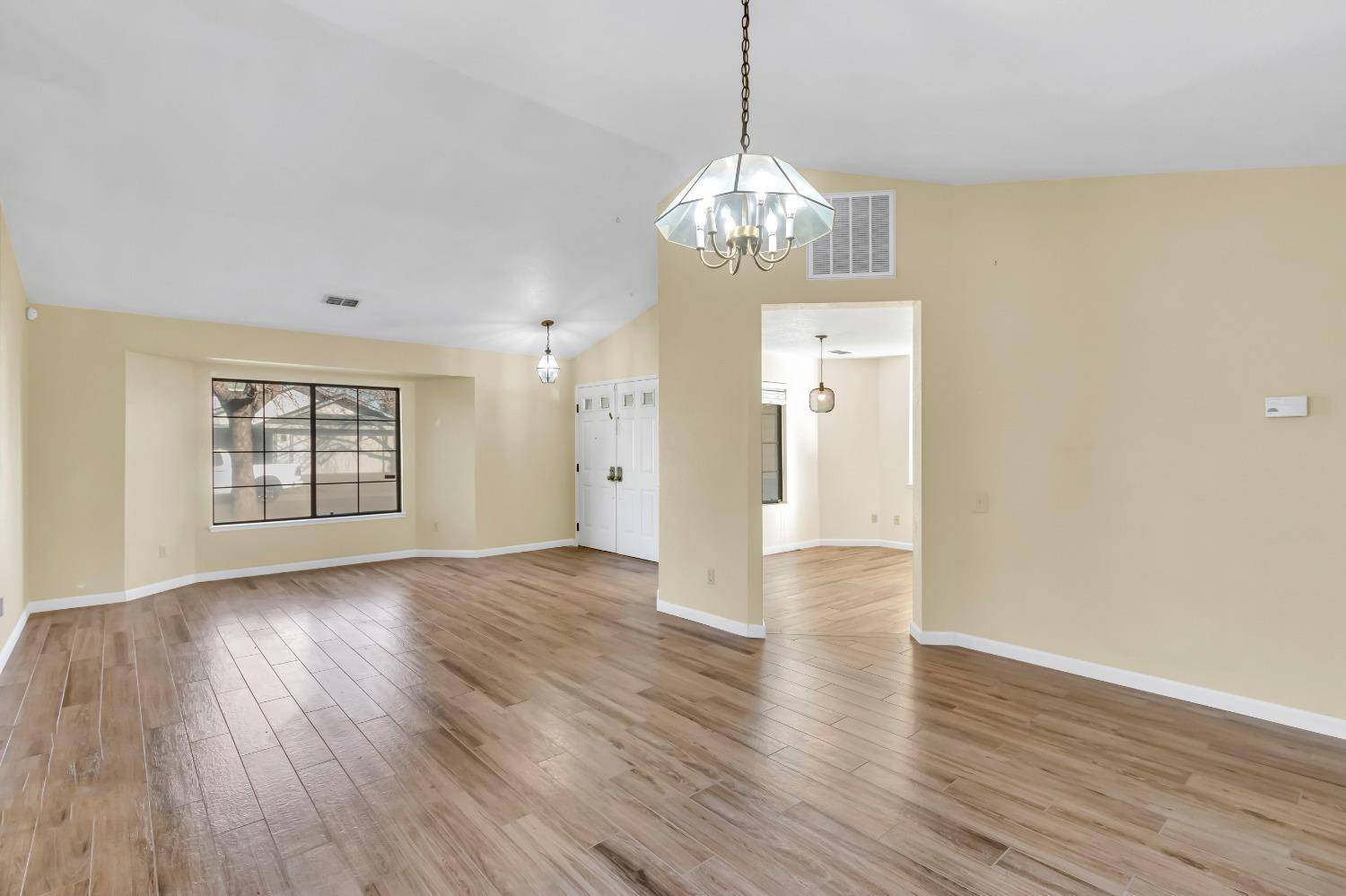 Sacramento, CA 95828,8472 Hollow Oaks CT