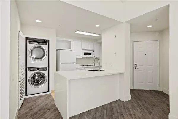 Oakland, CA 94618,260 Caldecott LN #320