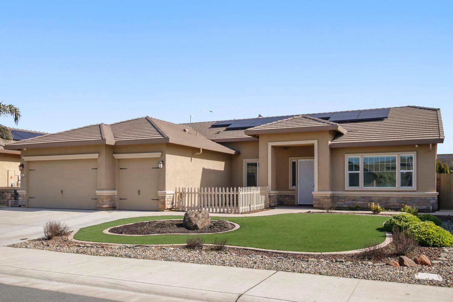 Galt, CA 95632,1106 Dimaggio WAY