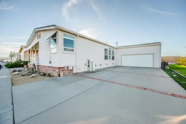 Dunnigan, CA 95937,5130 County Road 99W #34