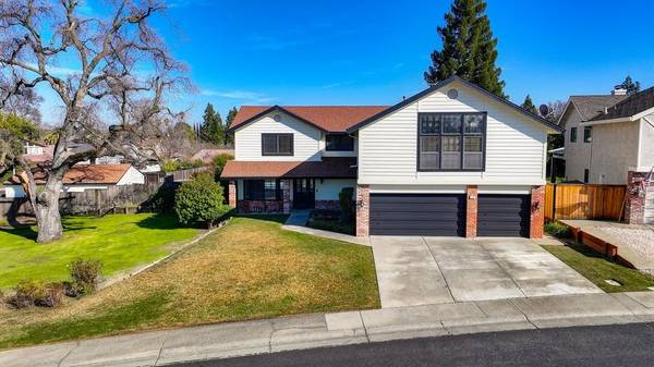 1357 Sun Tree DR, Roseville, CA 95661