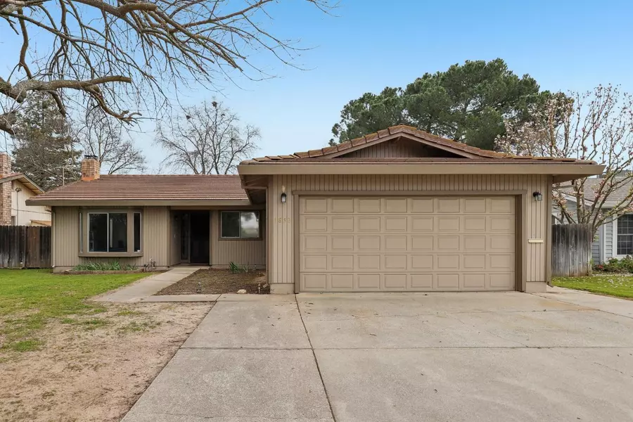 1832 Woodstock WAY, Sacramento, CA 95825