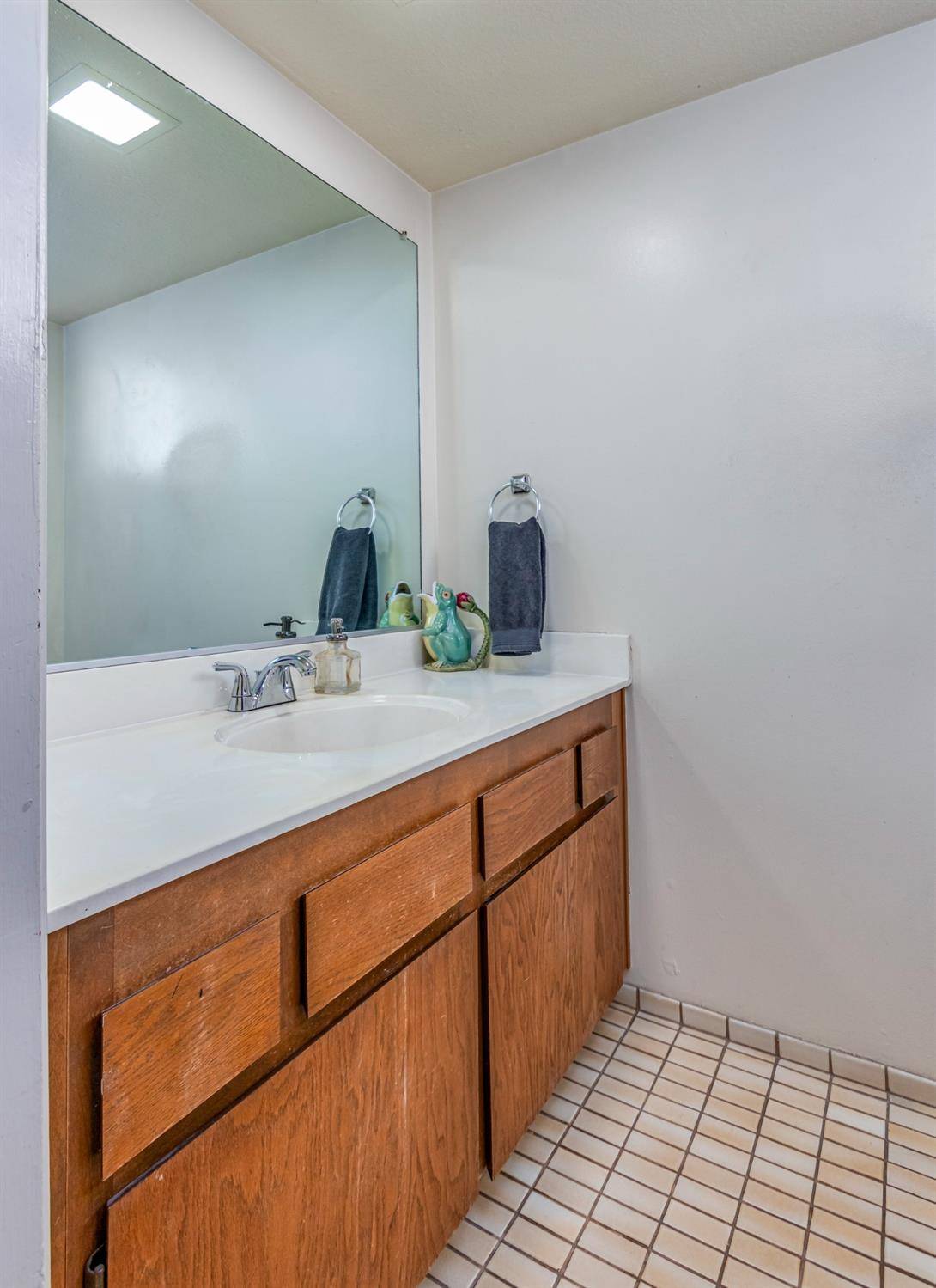 Sacramento, CA 95841,4701 College Oak DR #7
